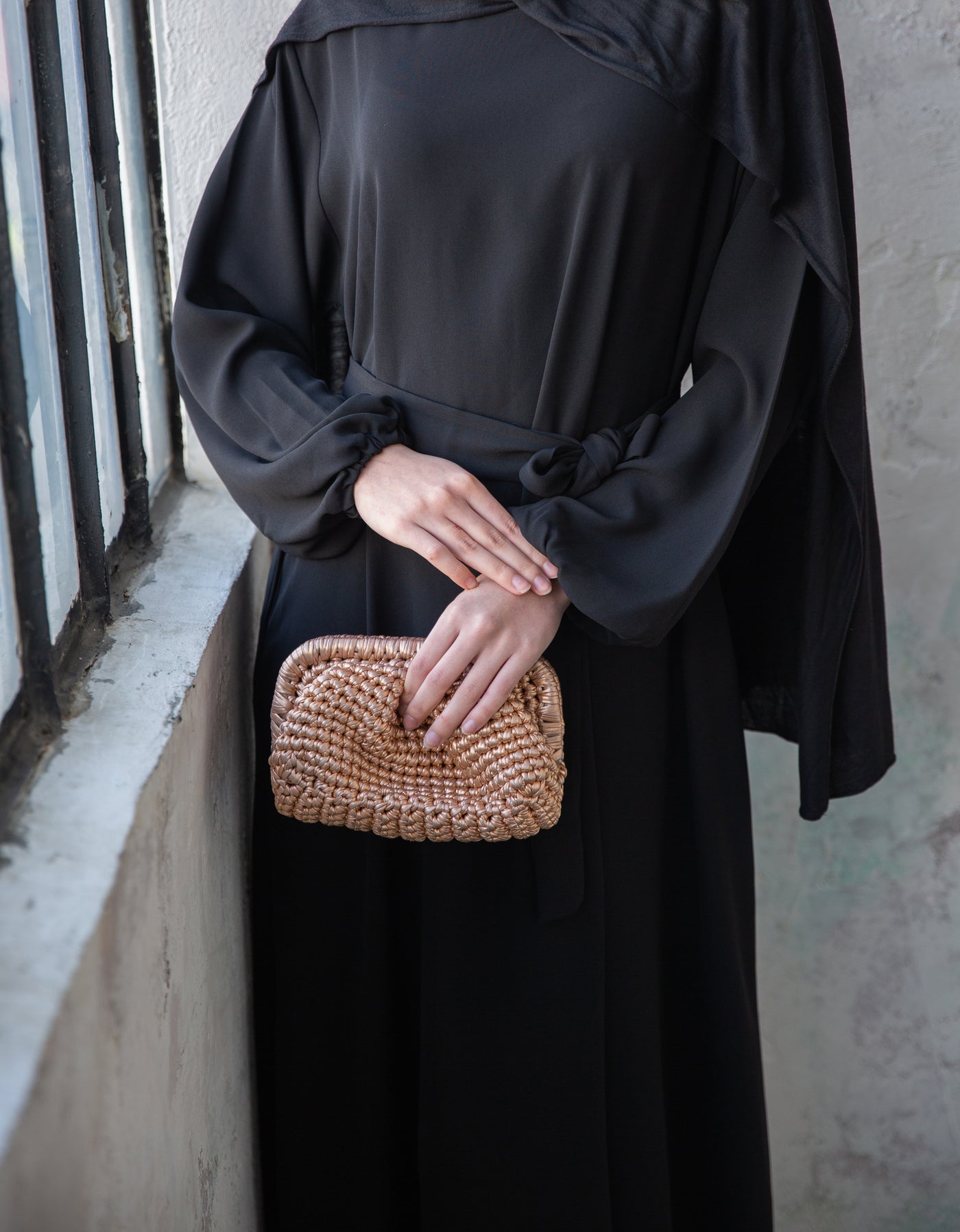 BLACK ESSENTIAL CUFFED ABAYA